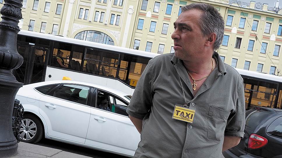 Объем петербургского рынка такси составляет 52 млрд рублей, в городе извозом занимается 30 тыс. автомобилей. При этом теневые доходы такси в Петербурге оцениваются в 12,6 млрд рублей при 8 тыс. нелегальных такси