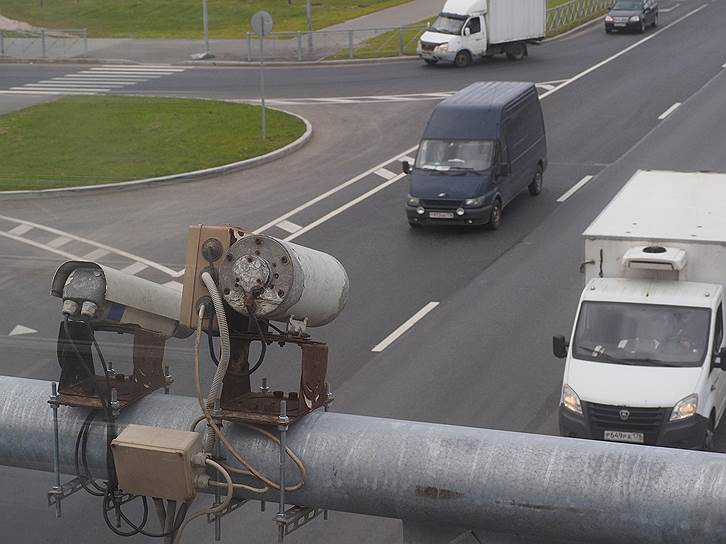 Массово ПДД автомобилисты нарушают на хороших дорогах, где можно разогнаться. В местах, где скапливаются пробки, камеры не окупаются