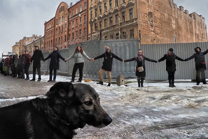 Здания много лет являлись объектом пристального внимания со стороны петербургского градозащитного сообщества, заявлявшего, что нет достаточных оснований полагать, что их нельзя сохранить или частично реставрировать