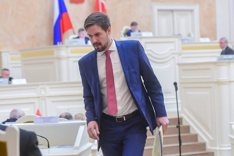 В этом году глава комитета финансов Алексей Корабельников подготовил уже два выпуска облигаций Петербурга для снижения дефицита бюджета