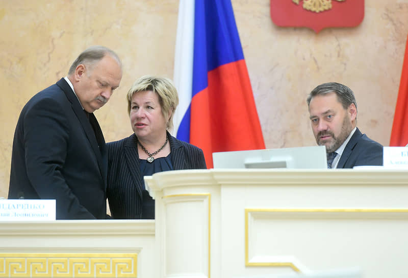 Заместителями нового спикера петербургского парламента Александра Бельского (крайний справа) выбраны Марина Шишкина и Николай Бондаренко