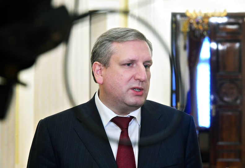 Заместитель губернатор Санкт-Петербурга Максим Мейксин во время пресс-подхода