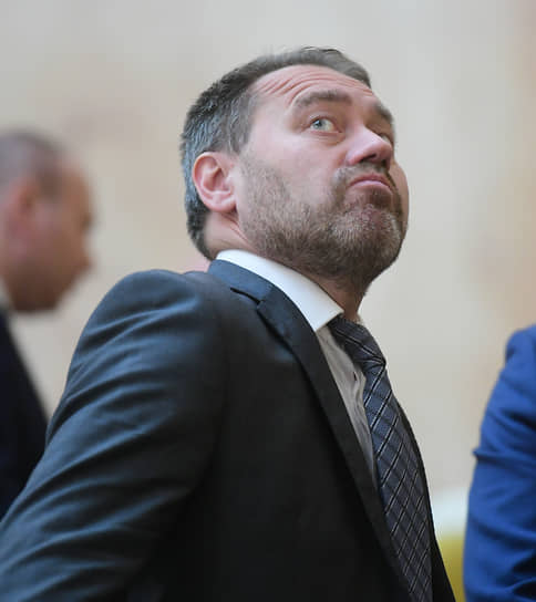 Новые полномочия спикера ЗакСа Александра Бельского позволят ему ускорить процесс расставания с людьми Вячеслава Макарова, оставшимися в аппарате парламента