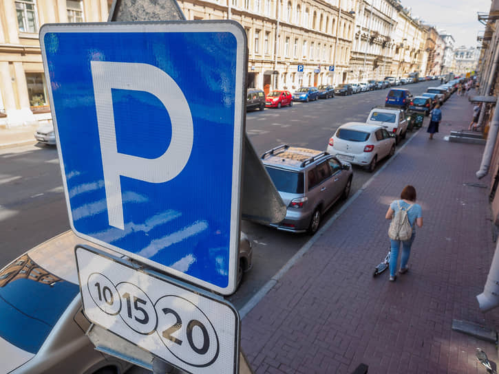 К концу года общая емкость парковочного пространства в Петербурге составит почти 28 тыс. машино-мест на 364 улицах города