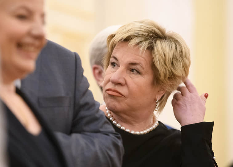 Вице-спикер законодательного собрания Петербурга Марина Шишкина сетует, что пятая часть бюджета города оказалась закрытой для депутатов