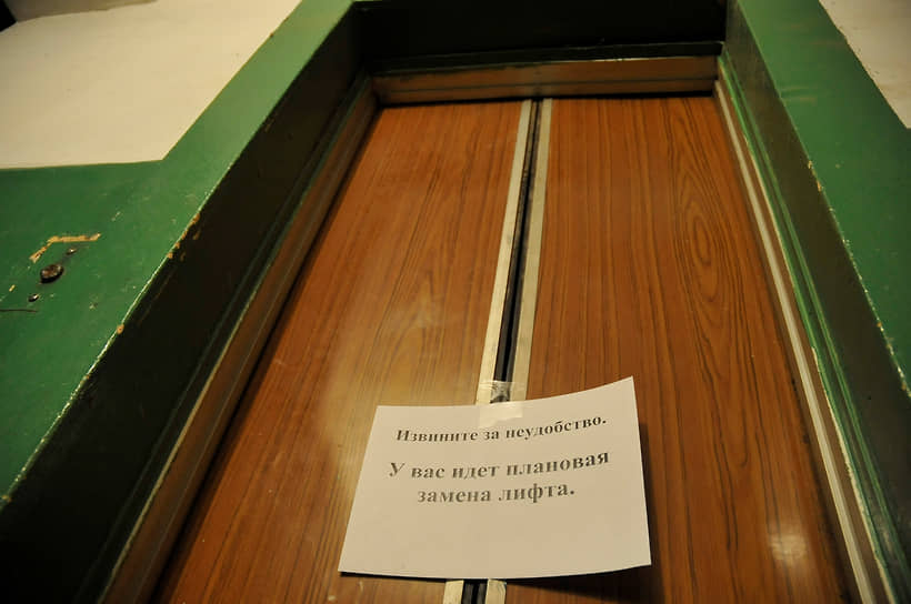 По ожиданиям Смольного, в Петербурге будет обновляться не менее 2 тыс. лифтов в год
