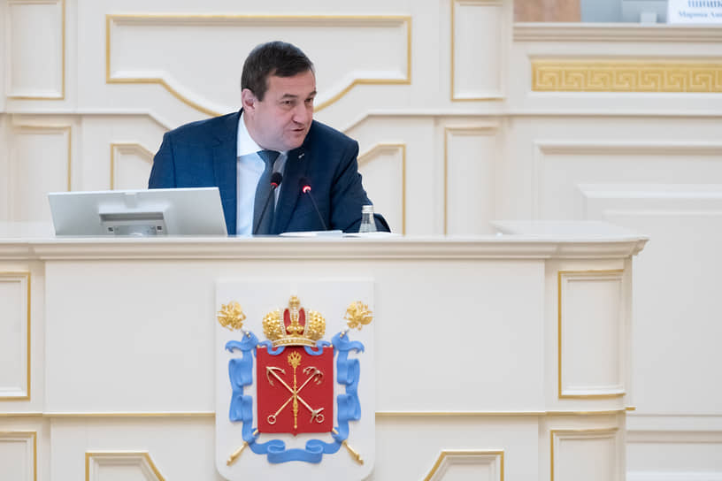 Представитель губернатора Петербурга в ЗакСе Константин Сухенко полагает, что механизмы ГЧП недостаточно проработаны юридически, чтобы считать их универсальными, поэтому администрация города предложила новый законопроект