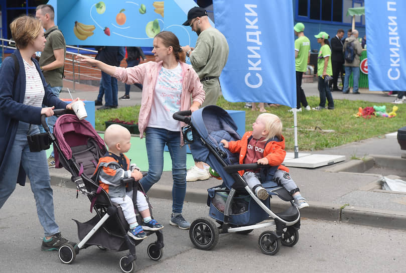 В 2023 году из бюджета Петербурга на финансовую поддержку семей при рождении ребенка в Санкт-Петербурге направят 14,3 млрд рублей