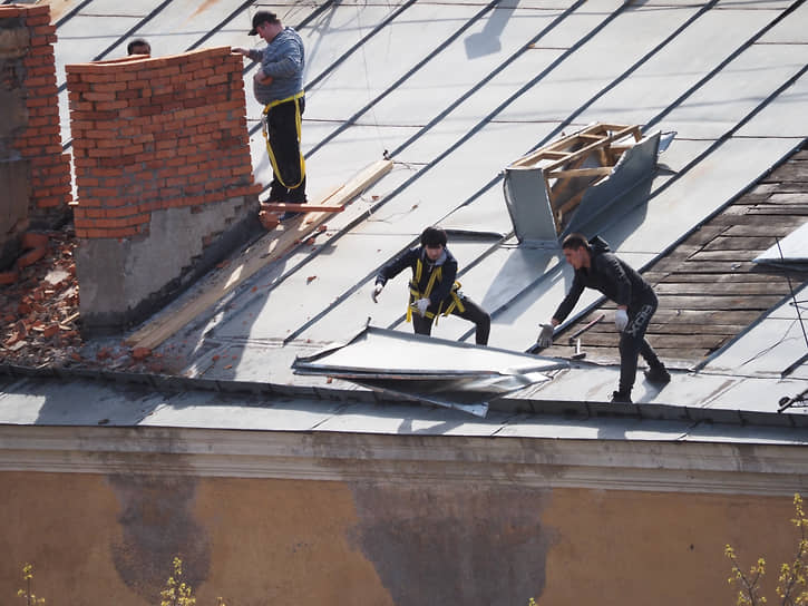 Стоимость работ по капитальному ремонту, которые необходимо выполнить в городе в течение следующих 15 лет, составляет более 1 трлн рублей, рассказали в пресс-службе жилищного комитета