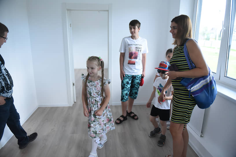 По данным жилищного комитета Санкт-Петербурга, всего в прошлом году содействие было оказано 5,9 тыс. семей на сумму более 19 млрд рублей