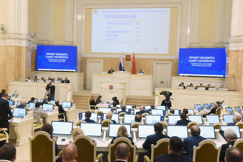 Зал заседаний Законодательного Собрания Санкт-Петербурга в Мариинском дворце