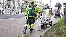 Смольный: более 300 единиц техники ежедневно следят за чистотой на улицах Петербурга