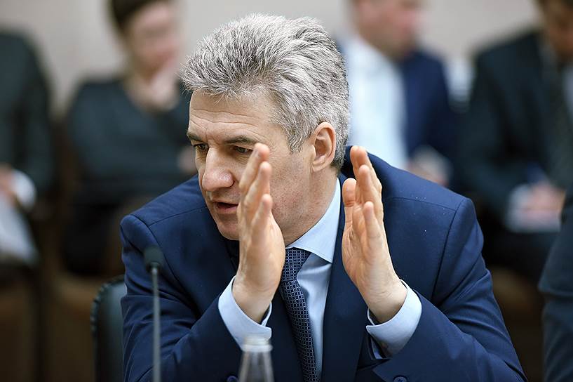 Артур Парфенчиков во время совещания.