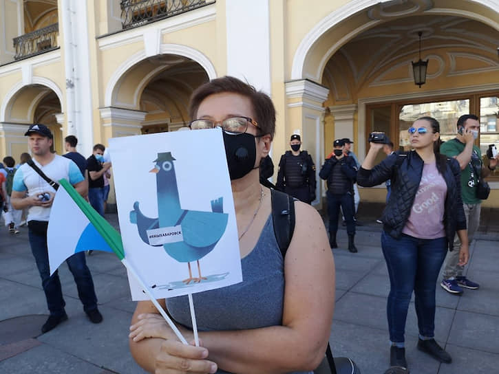 Акция возле Гостиного двора в поддержку протестов в Хабаровске