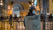 Участники протестной акции дошли до арки Главного штаба