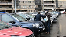 Петербургские парламентарии предложили передавать участки под парковку у жилых домов  без торгов