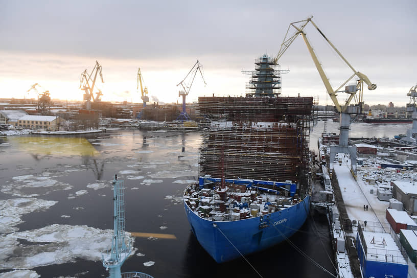 Вид причальной стенки Балтийского завода