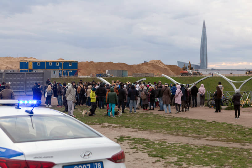 Акция на набережной реки Смоленки против новой намывной территории Васильевского острова