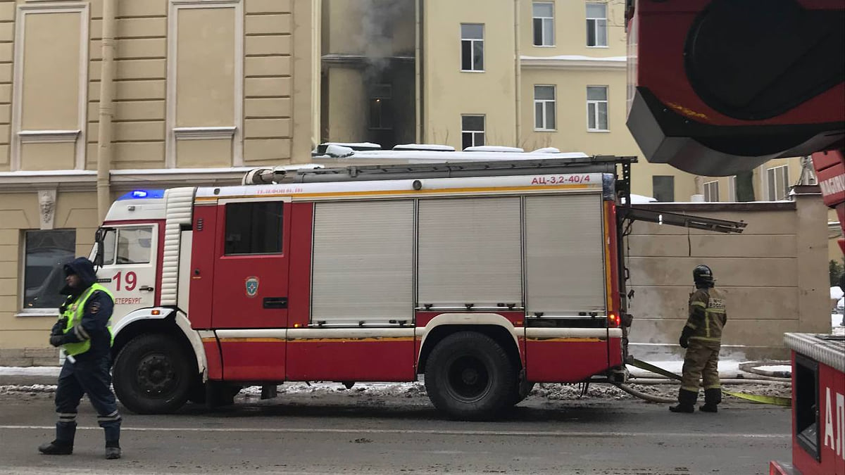 В Петербурге на проспекте Римского-Корсакова загорелось ремонтируемое  здание – Коммерсантъ Санкт-Петербург