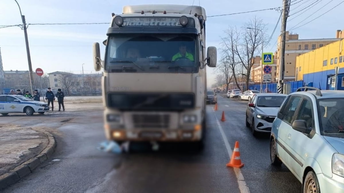 Большегруз насмерть задавил курьера на велосипеде в Невском районе  Петербурга – Коммерсантъ Санкт-Петербург