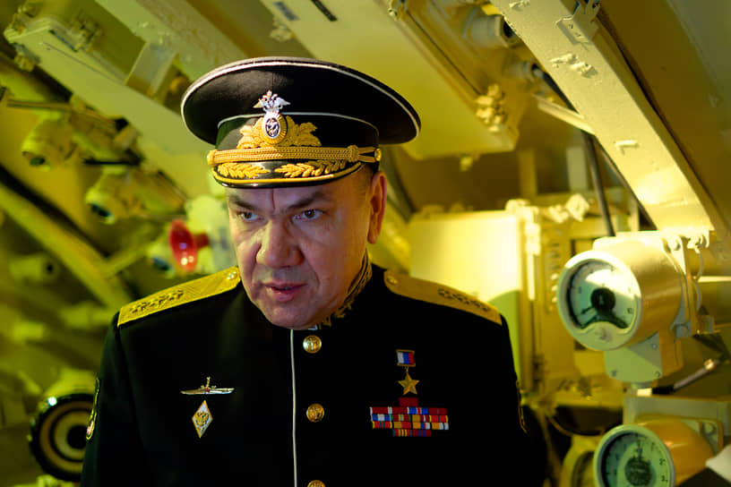 Адмирал Александр Моисеев во время торжественного мероприятия в честь Дня моряка подводника