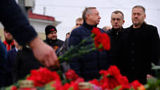 Губернатор Беглов возложил цветы к мемориалу на стрелке Васильевского острова