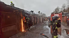 Пожар в десяти гаражах во Фрунзенском районе Петербурга ликвидирован