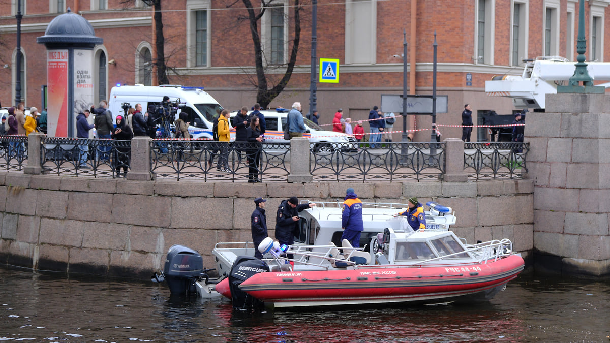 СКР возбудил уголовное дело после падения автобуса в воду, число погибших  выросло – Коммерсантъ Санкт-Петербург