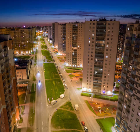 На Муринской дороге в Петербурге реконструировали систему наружного освещения