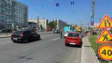 Грузовик-манипулятор порвал электропровода на проспекте Большевиков