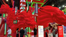 Альфа-банк вооружился двумя красными драконами на стенде ПМЭФ-2024
