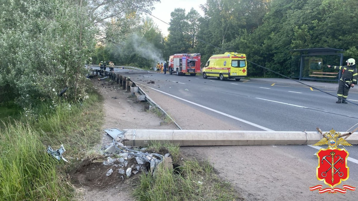 ДТП на Приморском проспекте в Петербурге, сгорела Audi, погибли трое