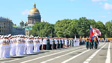 На Дворцовой площади прошел парад выпускников военных училищ Минобороны