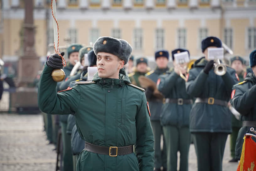 Первая репетиция сводного военного оркестра Санкт-Петербургского гарнизона на Дворцовой площади