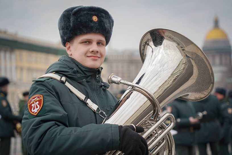 Первая репетиция сводного военного оркестра Санкт-Петербургского гарнизона на Дворцовой площади