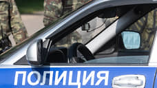 Полиция задержала троих приезжих, укравших флаг с дома на улице Ленсовета