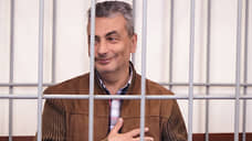 Суд отправил под домашний арест на два месяца иноагента Льва Шлосберга