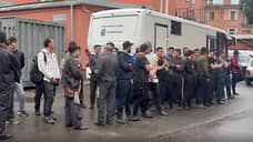 Около 200 иностранцев проверили во время рейда на территории «Красного треугольника»