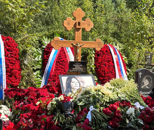 Могила бывшего председателя Верховного суда РФ Ирины Подносовой в городе Луга Ленинградской области