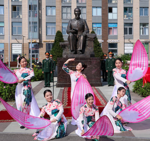 В Санкт-Петербурге открыли площадь Хошимина