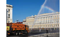 Дорожники выливают на улицы Петербурга более 10 тыс. кубометров воды в сутки