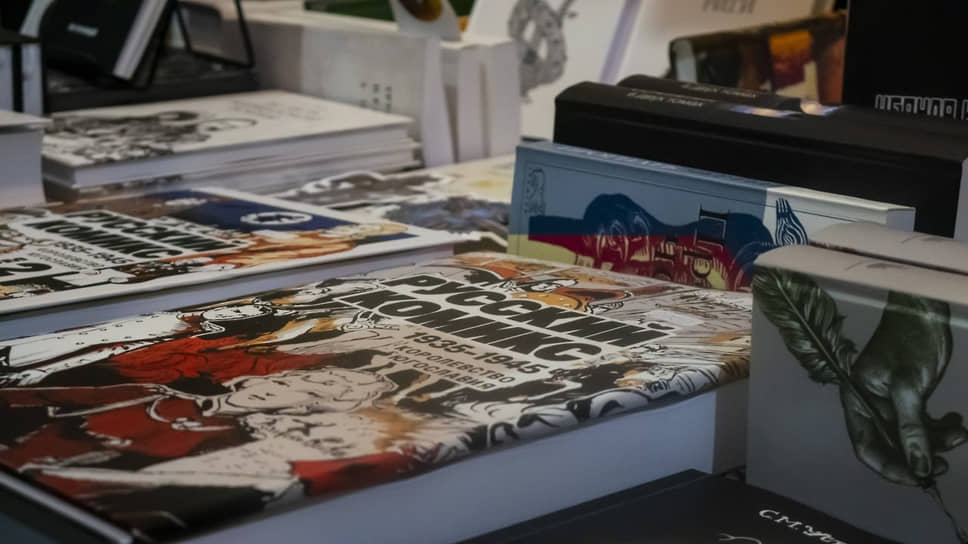 Внутренне пространство книжного магазина «Листва»