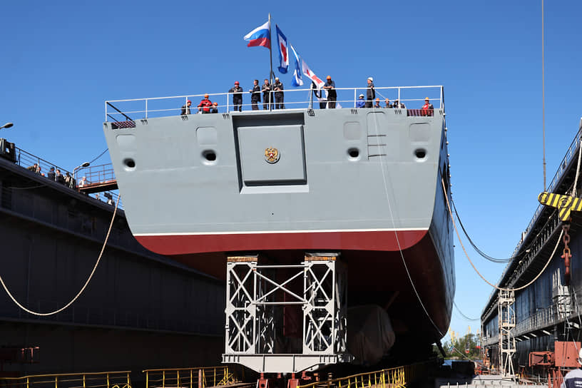 Церемония спуска на воду фрегата «Адмирал Амелько»