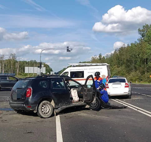 Два человека пострадали в результате массового ДТП на трассе А-120 в Ленобласти