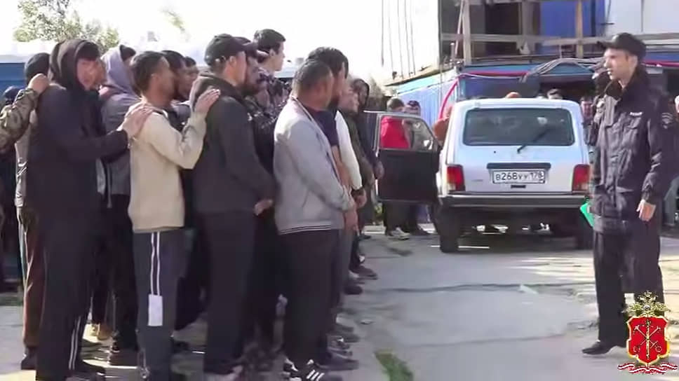 В Ломоносове задержали нелегала по подозрению в организации незаконной миграции