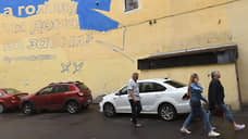 Число нарушений правил парковки во дворах за лето снизилось в Петербурге до 2,6%