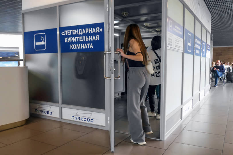 «Легендарная» курительная комната в международном аэропорту Пулково.