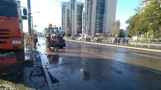 Только вплавь: трубу с холодной водой прорвало на Ленинском проспекте