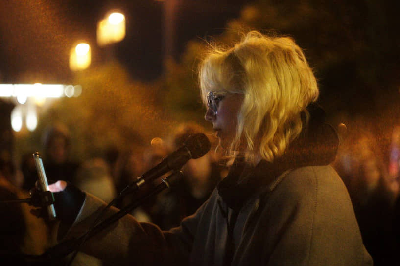 Петербургская уличная певица Наоко (Диана Логинова)