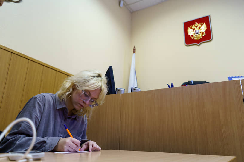 Заседание в Дзержинском районном суде Санкт-Петербурга с участием певицы Наоко (Дианы Логиновой), задержанной за организацию несогласованного уличного концерта в центре города